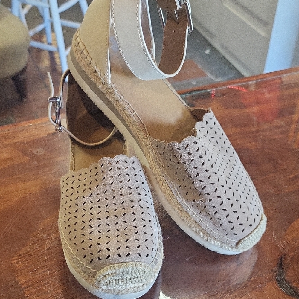 GIANNI Beige Espadrille Wedge Sandals SIZE 8